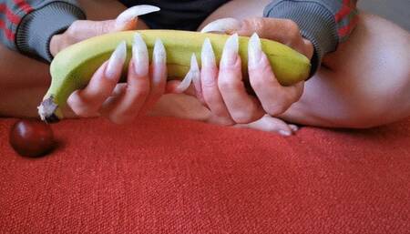 Long sharp talons clawing fruits and vegs