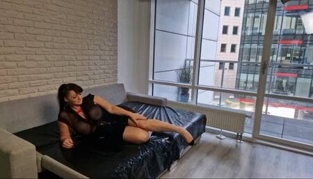 Lesbian mature strap-on fuck: medium resolution