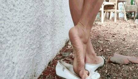 In white ballet flats, in the garden WMV(1280x720)FHD