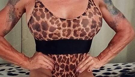 Luna-Sexy Muscle Flexing