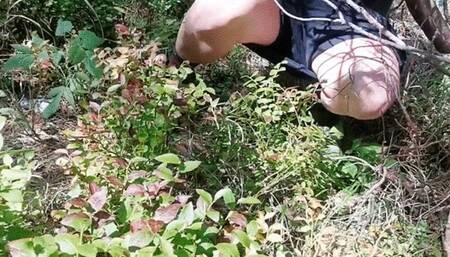 Diarrhea in mountains Main trail 5meters away - damn