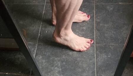 Big Muscular Legs Thick Quad Veins