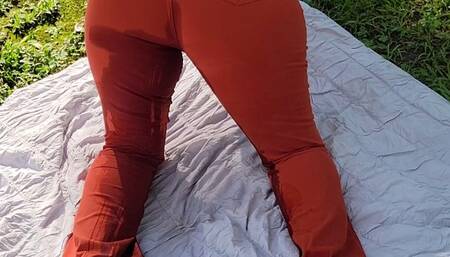 Seductive wetting at the public park