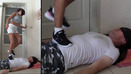 trampling in sneakers by Ginevra (floor camera)