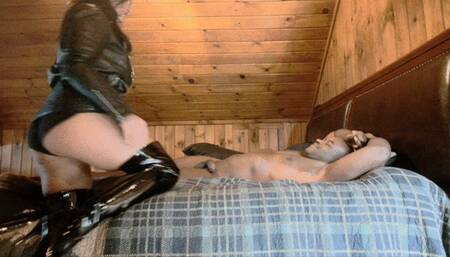 stepmom gives bj and bootjob