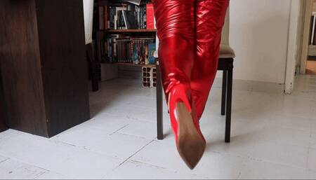 Dolce Amaran in a seductive red pump dangling FOR MOBILE DEVICES- FEET FETISH - BBW - DANGLING - CHUBBY GODDESS - RED PUMPS - METALLIC LEGGINGS - RED NAILS