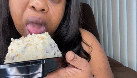 BBW eating cake with me