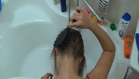 Wash hair and divide with perfect line 2 Hd(HW)