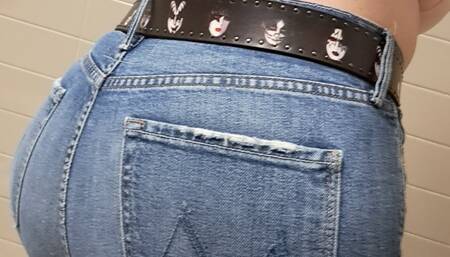 Brunette Rock chick changes into Rockstar outfit plus takes a piss