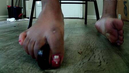 giantess finds car with tiny  humans they are trapped short v