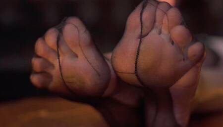 Ballet feet in Cervin stockings (720p)