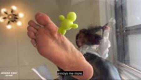 Giantess Aimee Secretly Punish Criminals For A Secret Department In The Government