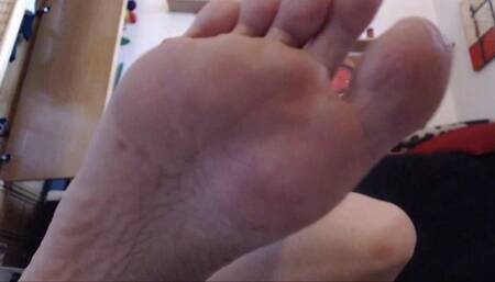 Under my dirty feet Av