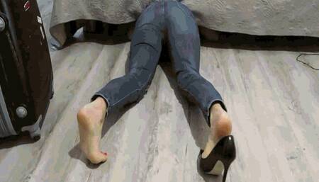 Shoe under the bed AVI(1280x720FHD