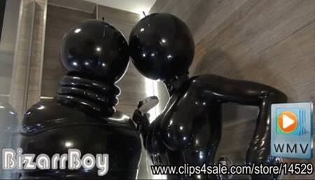 Lola Noir - The Rubber Dolls Under The Shower - wmv