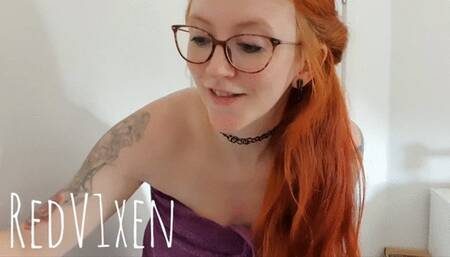 40 weeks pregnant belly rubbing