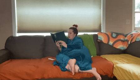 Mom Masturbates to the Smell of Her Farts