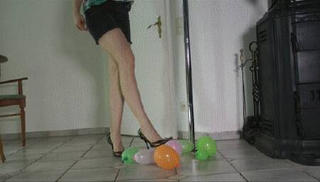 BalloonsUnderSexyHighHeels (MP4)