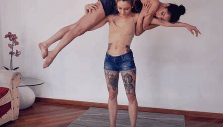 Un trasporto formidabile, Stella solleva Mayla - A formidable transport, Stella lift and carry Mayla (MOBILE VERSION WMV)