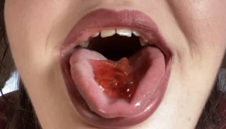 Devouring rabbits and worms (gummy)