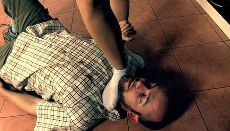 T0MB RIDER FEET FIGHT - wmv HD