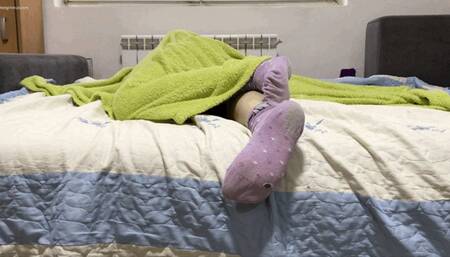 WORNOUT SOCKS PEAKING UNDER THE GREEN BLANKET - MP4 Mobile Version