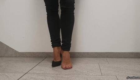 my shoe is stolen in the elevator _ nylons get dirty HD wmv 1920x1080