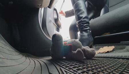 CANDID ACCIDENTAL Plushie trample in Buffalo Boots WMV