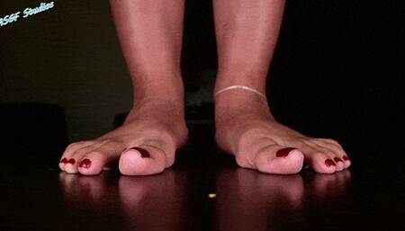 Megan Jones dawns you "a man-ant"  - MOV