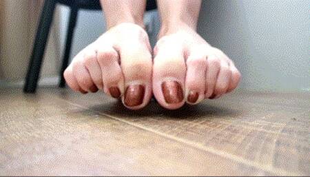 Toe curling and spreading