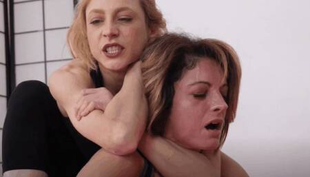 Alba vs Stella, la bionda piu' devastante vince (WMV) - Alba vs Stella, the most devastating blonde wins (WMV)