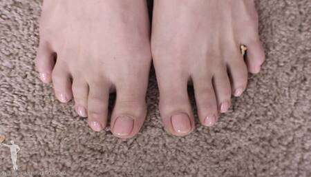 Harleen Gentle Giantess Kisses And Feet