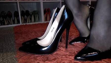Presentation of several high-heeled shoes - full clip - (1280x720*mp4)