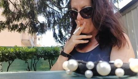 Hot smoking in a public garden avi