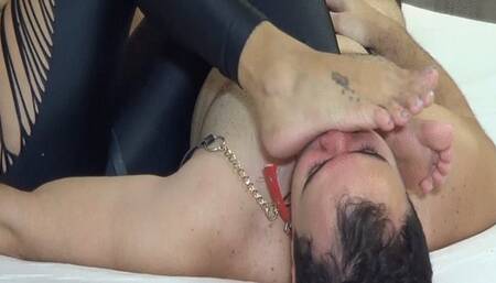 FOOT SMOTHER TOES SUCKING SOLES LICKING BIA MELLO AND RUBY WOOD DOMINATING MALE SLAVE