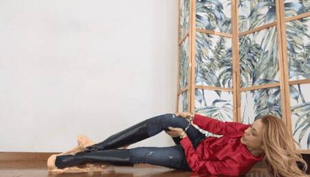 La sfida della ladra incollata -  the challenge for stucked  thief