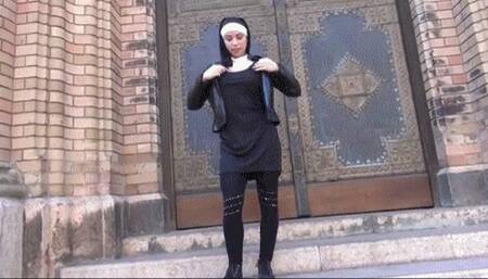 MIRA - THE WARRIOR NUN - FATAL SIN - STREET FIGHT - KICKING THE ASS OF THE THIEF (720p)