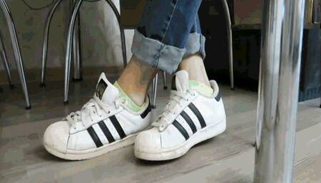 How do my feet smell? MP4(1280x720)FHD