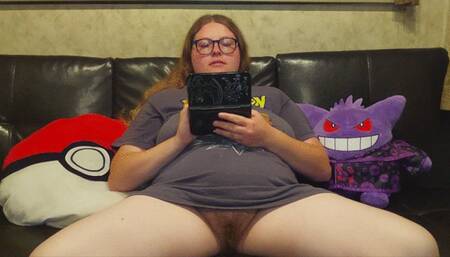 BBW Gamer Girl Masturbates With DS Stylus