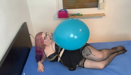 Blow to pop in sexy outfit