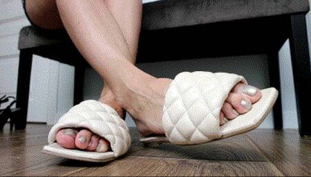 Toe wiggling inside flip flops WMV