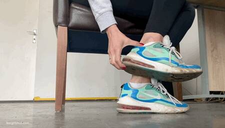 WRECKED AND WORN OUT NIKE AIRMAX SNEAKERS - MP4 HD