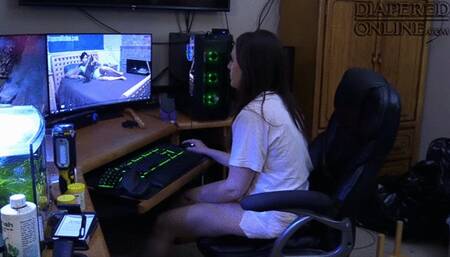 Alisha: Masturbating to Diaper Porn