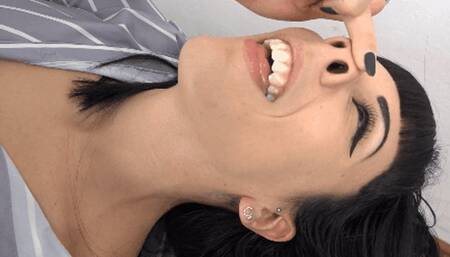 Finger nose pinching for Daphne