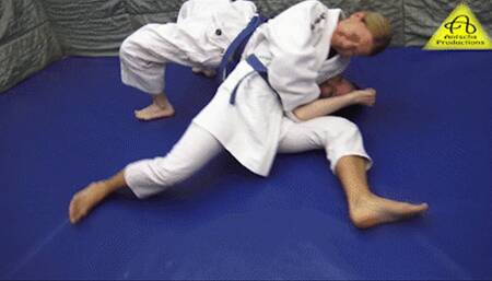 Headlock escape challange in judo gi Antscha vs Zsuzsa