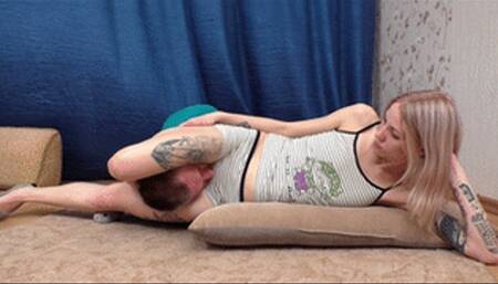 Mistress squeezes the head of her obedient partner, vf2409x 1080p