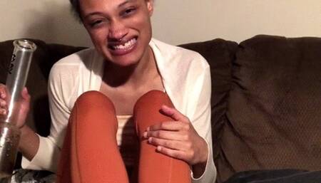 Jerk to Daisy's Size 10 Feet!