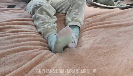 Mrs W - Pink Toes & Soles Tease While On Laptop