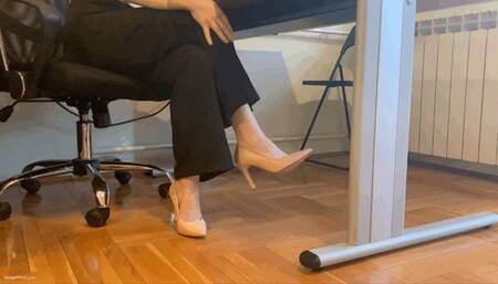 HOT LAWYER STOLLEN SHOE - MOV Mobile Version