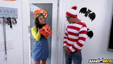 BANGBROS - Teen Evelyn Stone Gets a Halloween Treat from Bruno